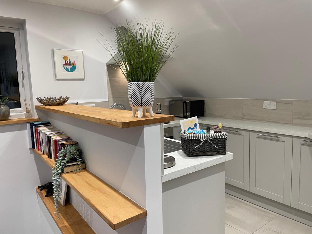 Unique Luxury Detached Apartment In Windsor That Sleeps 4 Exterior foto