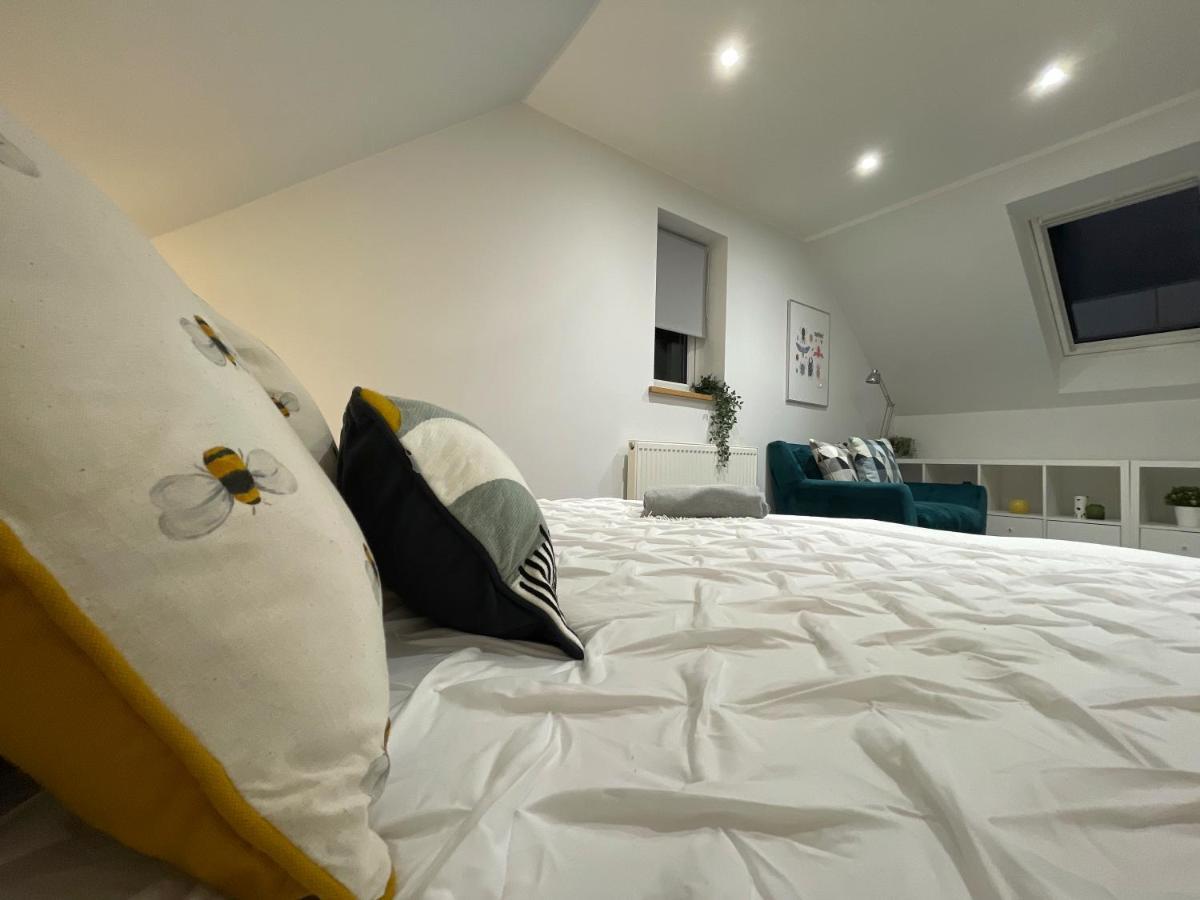 Unique Luxury Detached Apartment In Windsor That Sleeps 4 Exterior foto