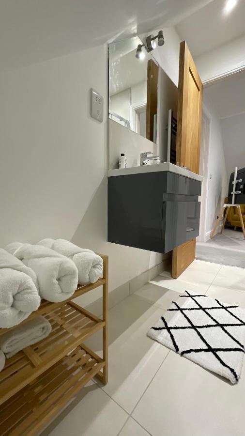 Unique Luxury Detached Apartment In Windsor That Sleeps 4 Exterior foto