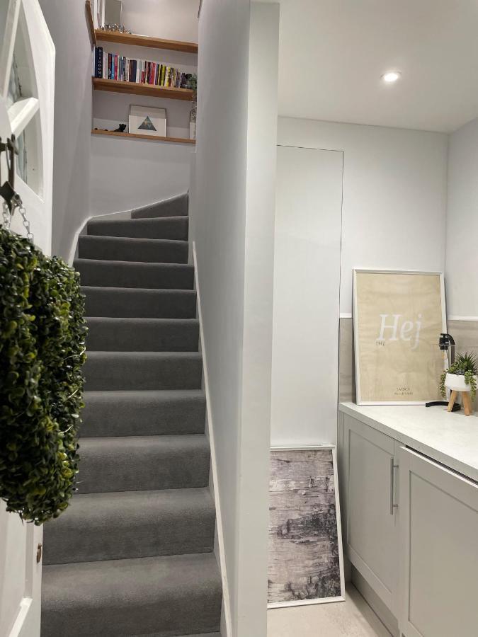 Unique Luxury Detached Apartment In Windsor That Sleeps 4 Exterior foto
