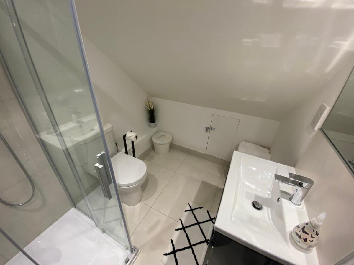 Unique Luxury Detached Apartment In Windsor That Sleeps 4 Exterior foto